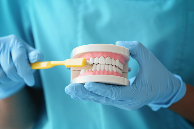 Całościowe leczenie stomatologiczne – odkryj drogę do zdrowej i uroczego uśmiechów.